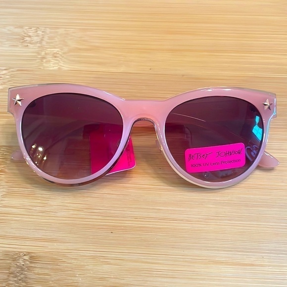 Brand New Betsey Johnson Pink Star Sunglasses Iridescent Case 100% UV Protection